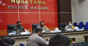 Dandim 0818/Malang-Batu dan Kapolres Malang Ikuti Vidcon Bersama Kapolda dan Pangdam