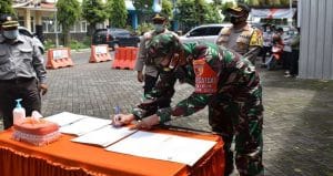 Dandim 0818 dan Kapolres Malang Hadiri Pemusnahan Surat Suara Rusak