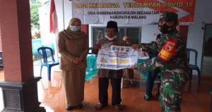 Babinsa Koramil 0818/11 Pagak Monitoring Penyaluran BLT ke Masyarakat Terdampak Covid-19