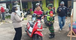 Babinsa Koramil 0818/08 Wagir Maksimalkan Ops Yustisi Wajib Pakai Masker