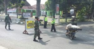 Tekan Penyebaran Covid-19, Koramil 0818/21 Wajak Perketat Operasi Penggunaan Masker di Jalan Protokol