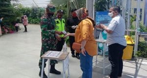 Babinsa Koramil 0818/01 Pujon Ingatan Wisatawan Patuhi Prokes Covid-19