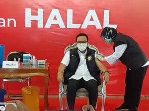 Bupati Pamekasan Disuntik Vaksin Covid-19 Pertama Kali