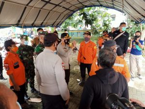 Kapolresta Malang Kota Datangi TKP Tanah Longsor di Perum Griya Sulfat Inside