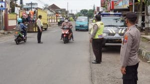Tekan Penyebaran Covid-19, Polsek Pagelaran Laksanakan Patroli secara Stasioner