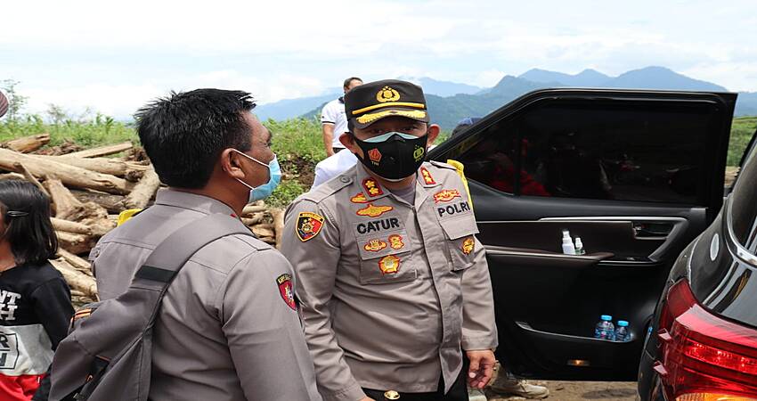 Kapolres Batu bersama Forpimda Kabupaten Malang Tinjau Lokasi Banjir dan Tanah Longsor