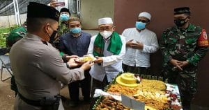 Tumpeng Kapolresta Malang Kota Warnai Peringatan Harlah NU ke-95