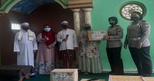 Satlantas Polres Malang Bagikan Sembako dan Sosialisasikan PPKM di Ponpes Al Karomah