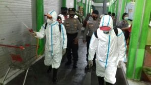 Polresta Malang Kota, Intensifkan Penyemprotan Disinfektan Ditengah Penerapan PPKM Jilid II