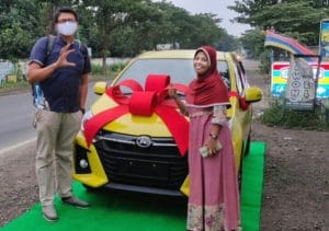 Istimewa, Delivery Mobil Daihatsu Ayla 2021 Tipe 1.2 X MT dapat Nilai 10 dari Customer buat Salesman