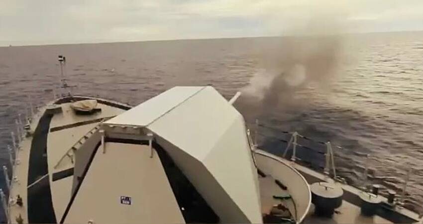 Kapal Perang TNI-AL Bombardir Perbatasan RI-Malaysia