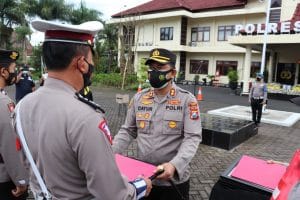 Sebanyak 14 Anggota Berprestasi Dapat Piagam Penghargaan Kapolres Batu