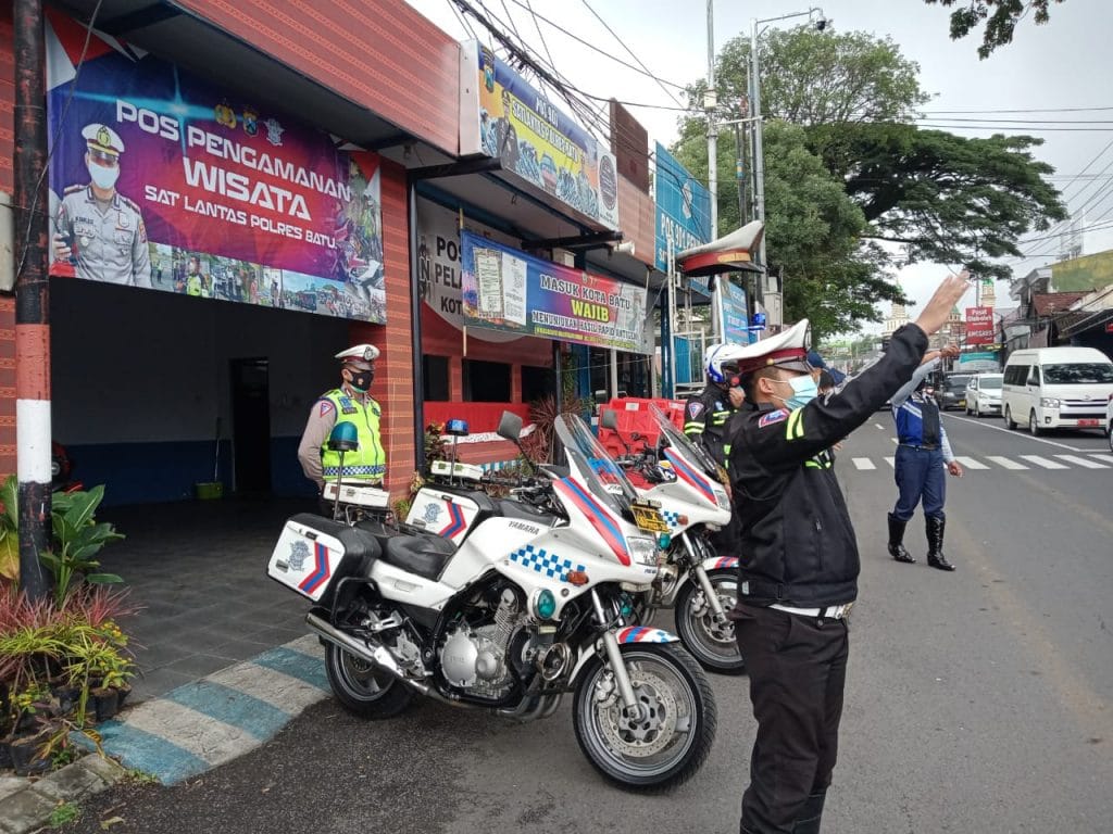 Satlantas Polres Batu Siagakan Personel Pengurai Kemacetan Jelang Imlek dan Libur Panjang