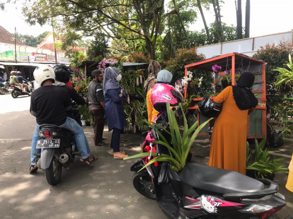 Jelang Hari Valentine, Penjual Coklat dan Bunga Dibanjiri Pembeli