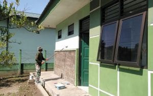 Kodim 0818 Laksanakan Pengecatan Mako Agar Terlihat Bersih