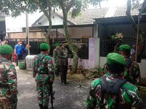 Dandim 0818 Pimpin Upacara Keberangkatan Jenazah Alm M Hanafi Secara Militer