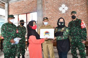 Karya Bakti Korem 083/Bdj Di Kawasan Bekas Pasar Merjosari