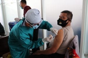Polres Batu Laksanakan Suntik Vaksin Secara Bertahap