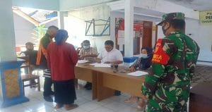 Pastikan Prokes, Koramil 0818/Gedangan Monitoring Penyaluaran BST di 8 Desa