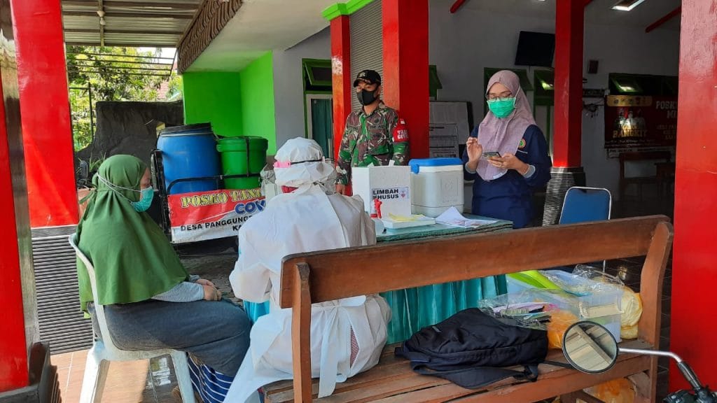 Babinsa Koramil 0818/05 Kepanjen, Dampingi Dua Warga Binaan Test Swab