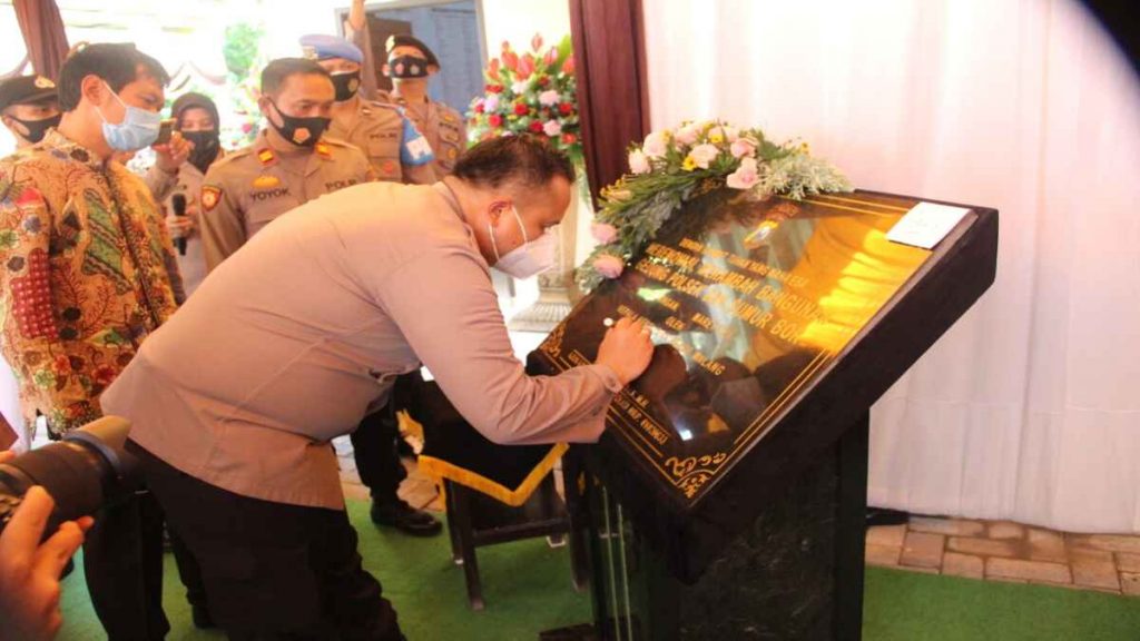 Kapolres Malang Resmikan Renovasi Gedung dan Sumur Bor Mapolsek Gedangan