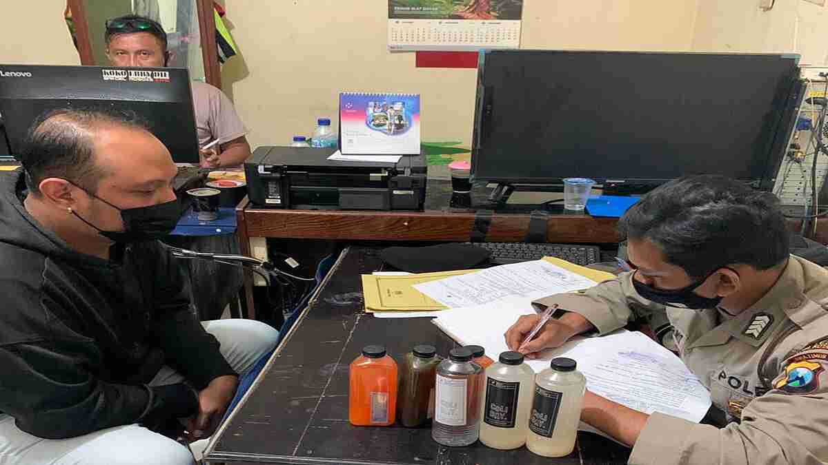 Sat Sabhara ‘Ciduk’ Penjual Miras Via Medsos