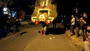 Atraksi Reog, Cara Unik Warga Jember Bangunkan Sahur