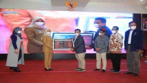 Dua PT Serahkan Policy Brief ke Bupati Ipuk