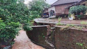 Hujan Lebat, Plengsengan Sepanjang 60 Meter Ambrol