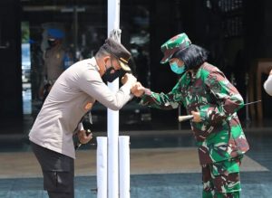 Kombes Pol Leo Sambut Kedatangan Danlanal Malang dengan Tangan Terbuka