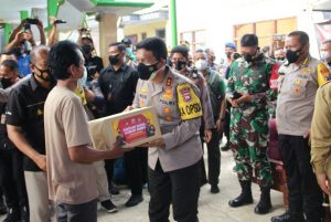 Tali Asih Kapolda Jatim ke Warga Korban Gempa Malang