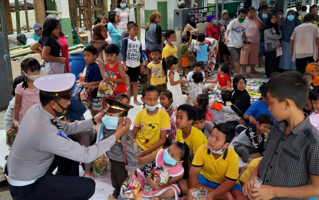 Satlantas Polres Malang Berbagi Kebahagiaan Bersama Anak-Anak Korban Gempa