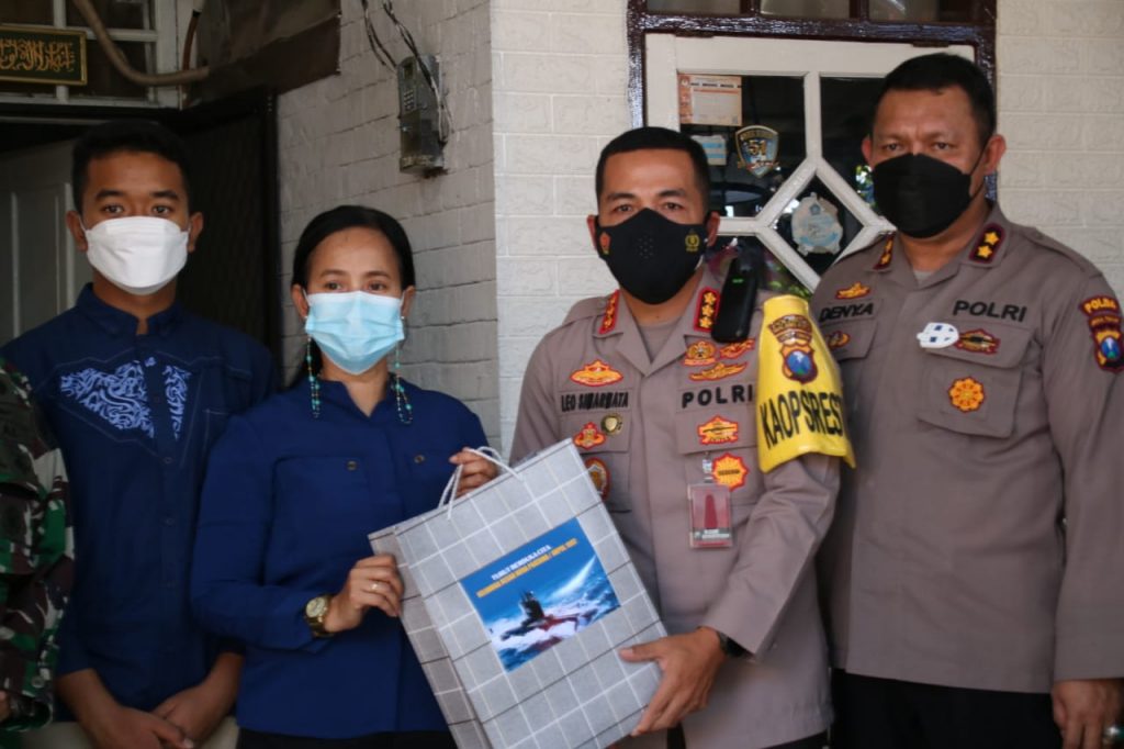 Wakili Alumni Akpol 97, Kombes Pol Leo Sampaikan Belasungkawa ke Keluarga Alm Kol Laut (P) Harry