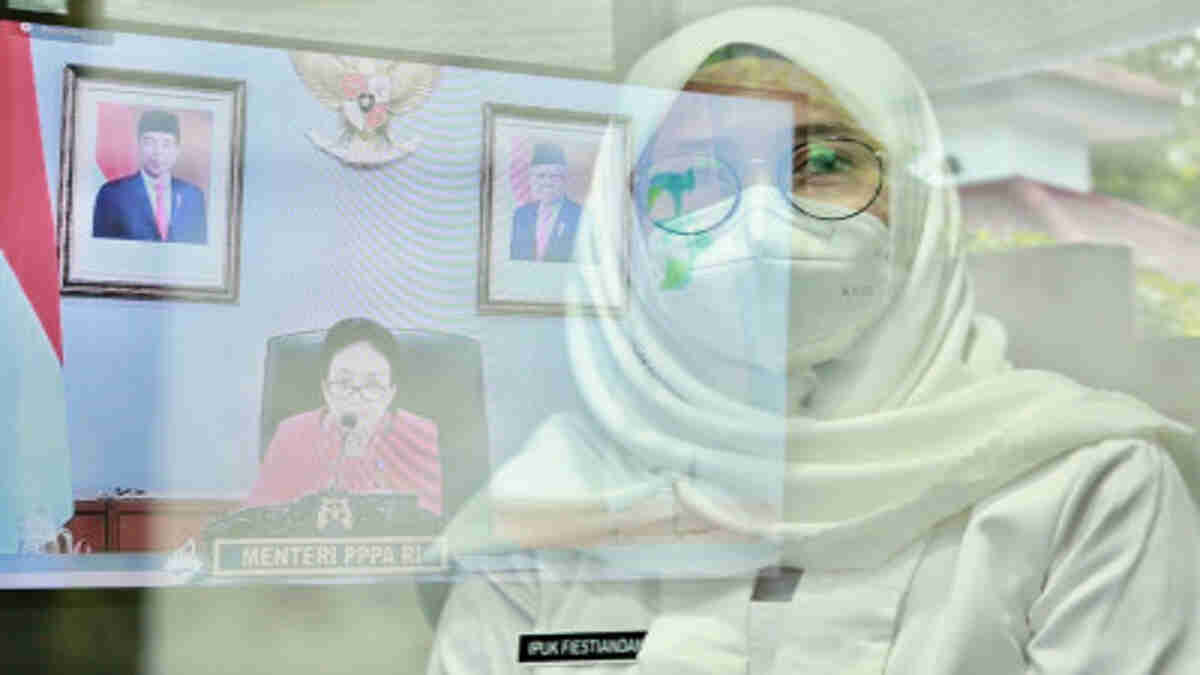 Ipuk Bagi Alat Usaha Ke Perempuan Korban Kekerasan di Hari Kartini