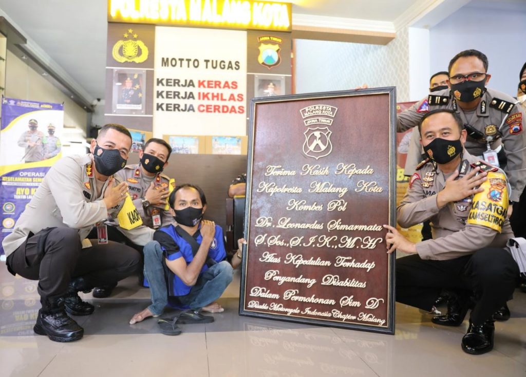 Peduli Insan Difabel, Kapolresta Malang Kota Terima Piagam Penghargaan dari DMI