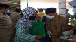 Ramadan bersama Rakyat, Bupati dan Wabup Bagikan 3300 Paket Sembako