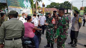 Sambil Bagi Takjil dan Masker, Kapolres dan Forkopimda Imbau Tak Mudik