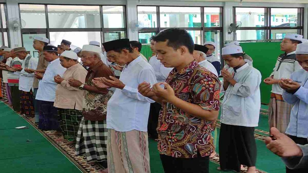 Santri Ponpes Riyadlus Sholihien Salat Gaib untuk 53 Prajurit KRI Nanggala-402