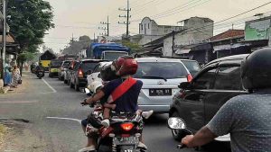 Acara Haul Habib Soleh Bubar, Jalur Jember-Lumajang Lewat Tanggul Macet Total