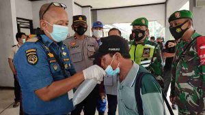 Calon Penumpang Kapal Ferry di Pelabuhan Jangkar Dites Genose