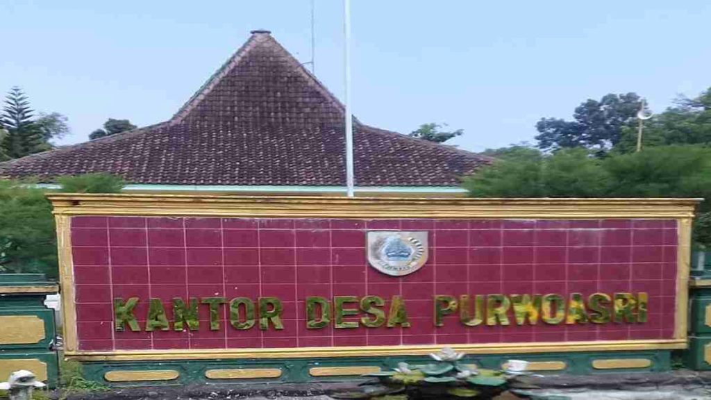 Diduga Tak Transparan, Perangkat Desa Purwoasri Protes Lelang TKD
