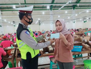 Satlantas Polres Malang Himbau Karyawan PR. PT. SIN Singosari Untuk Tidak Mudik Lebaran