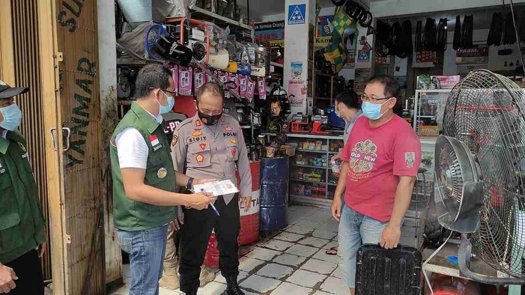 Pantau PPKM Skala Mikro, Pemdes Jubung Dapati Tempat Usaha Tak Miliki Alat Kelengkapan Prokes