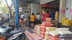 Pemilik Toko Kuasai Trotoar untuk Jualan, Warga Desak Satpol PP Tindak Tegas
