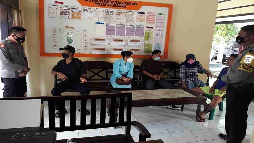 Pemotor yang Tersesat Dijemput Keluarganya