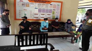 Pemotor yang Tersesat Dijemput Keluarganya