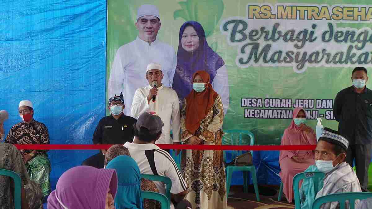 RS Mitra Sehat Bagikan 500 Paket Sembako untuk Warga Sekitar