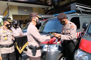 Di Akhir Jabatan, Kombes Pol Dr Leo Kadokan 6 Unit Kendaraan R4 dari Mabes Polri
