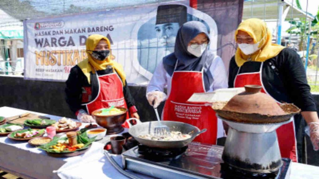Ngantor di Desa Singolatren, Ipuk Nikmati Kuliner Resep Bung Karno