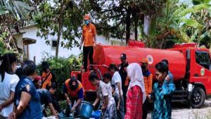 Pipa Air di Pakisan Putus, BPBD Dropping 10 Ribu Liter Air Bersih